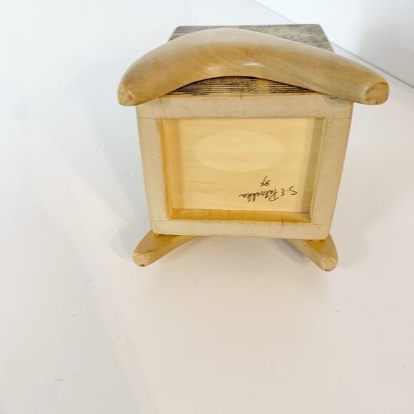 Vintage S.E. Patrakka Handmade Wooden Pencil Cup Woman Artist Signed Folk Art - Picture 5 of 11